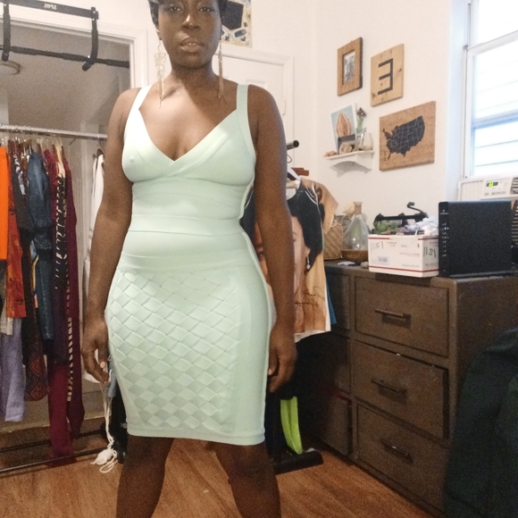 Spearmint Bodycon - Picture 1 of 7